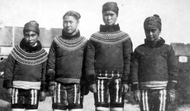 Danimarca, crolla il mito del “paese civile”. Negli anni sessanta e settanta il governo di Copenaghen in Groenlandia ha impiantato senza consenso spirali a 4500 donne indigene (inuit) . Che oggi fanno causa allo stato.