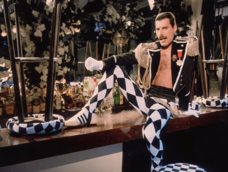 24/10/1993. Classifica singoli Italia. La vetta è per Freddie Mercury.