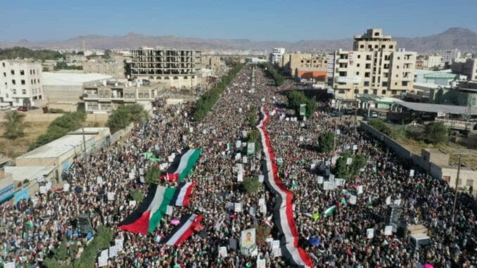 Altra manifestazione oceanica in Yemen in solidarietà con la Palestina