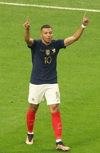 Kylian Mbappé ancora contro il voto a Le Pen