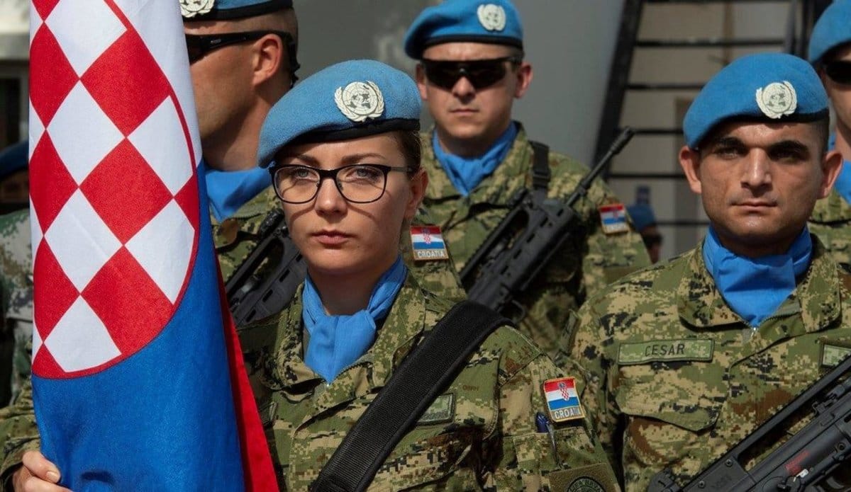 Bibi contro tutti: colpite ripetutamente tre postazioni Unifil in Libano, con due feriti. Tra queste, due postazioni Israele ad Unifil: “Spostatevi 5 km a nord”