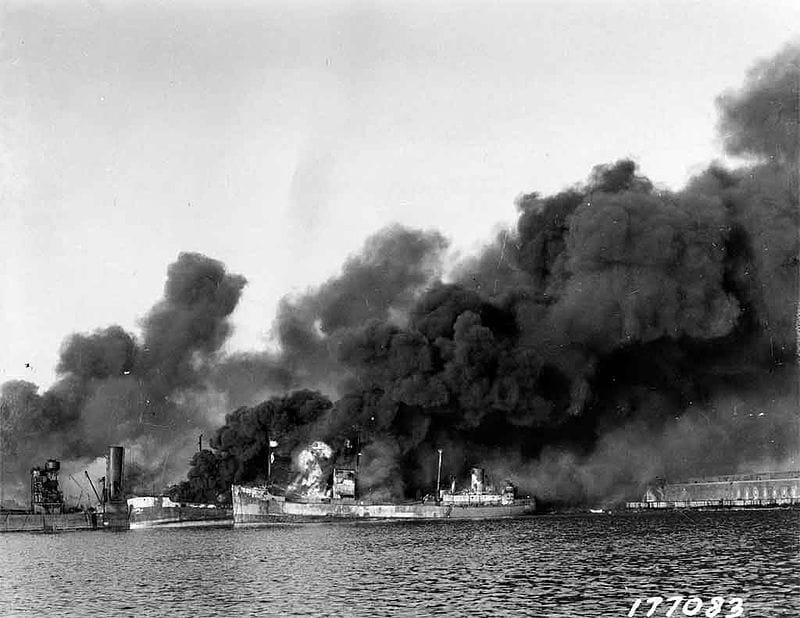 2 dicembre 1943, pesanti bombardamenti della Lutwaffe sul porto di Bari. Mille morti da iprite