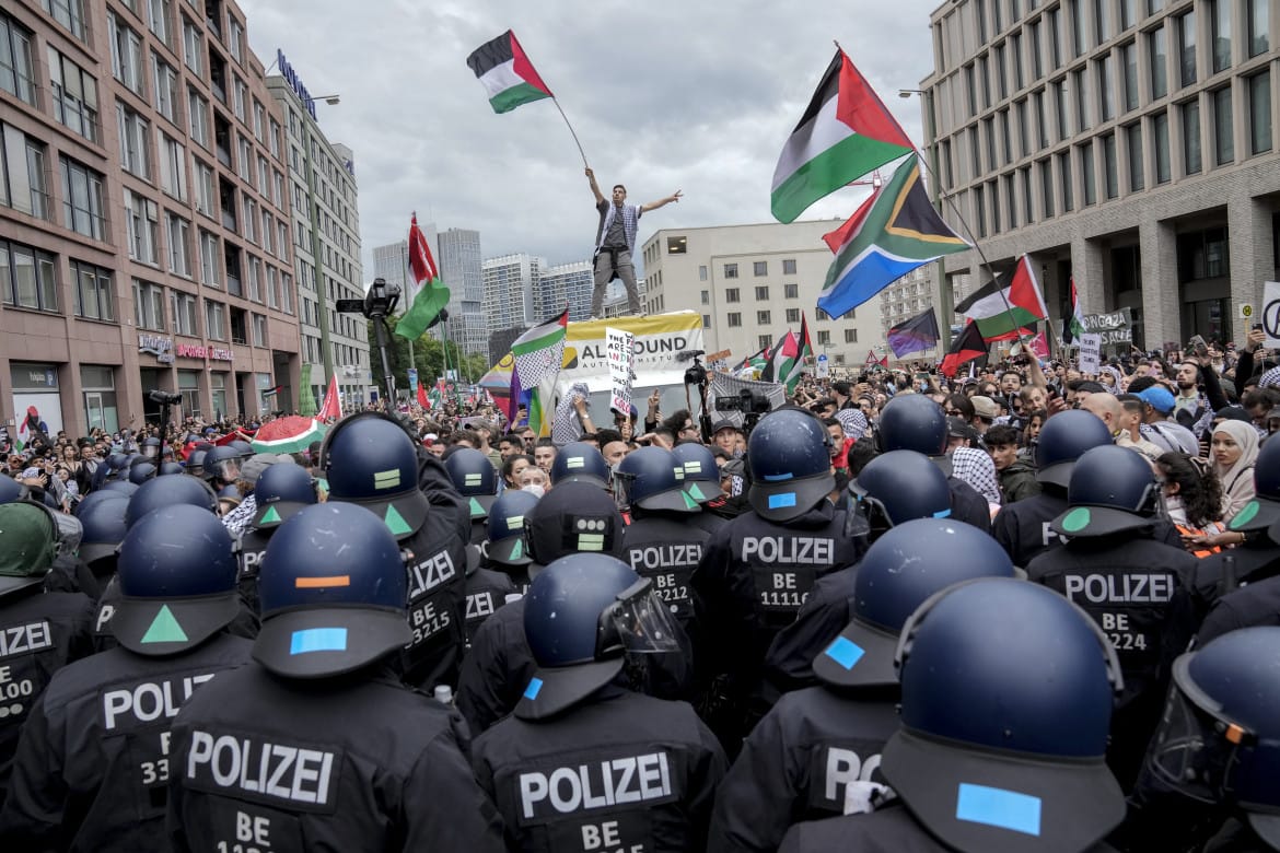 Germania, vietati gli slogan in lingua araba nelle manifestazioni pro – Pal
