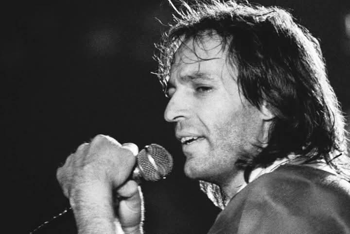 Vasco Rossi, più di 100 canzoni, mille emozioni. “C’è chi dice no”.