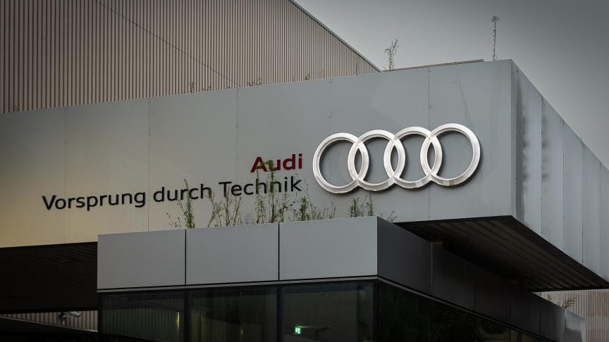 Audi taglierà 7.500 posti di lavoro in Germania. La fabbrica chiusa di Bruxelles potrebbe essere convertita alla produzione militare.