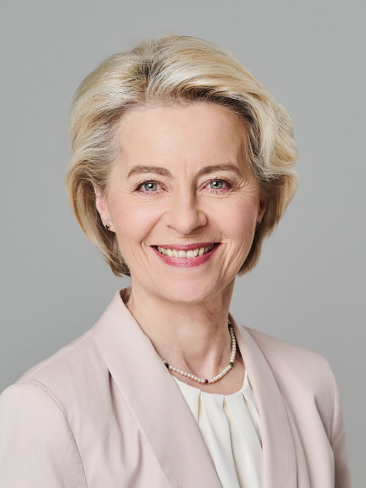 Il Tribunale Ue boccia von der Leyen sul Pfizergate. Accolto il ricorso del Nyt sul negato accesso agli sms con il ceo Bourla. Ma la Commissione non viene obbligata a diffondere le comunicazioni (ANSA)