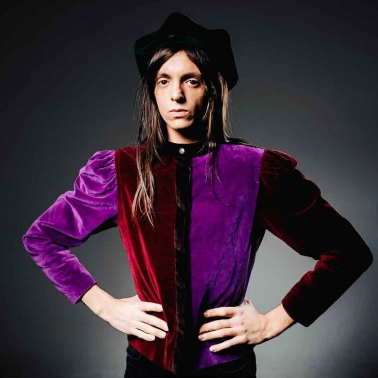 Lucio Corsi fa il “duro” all’EuroVision Song Contest 2025