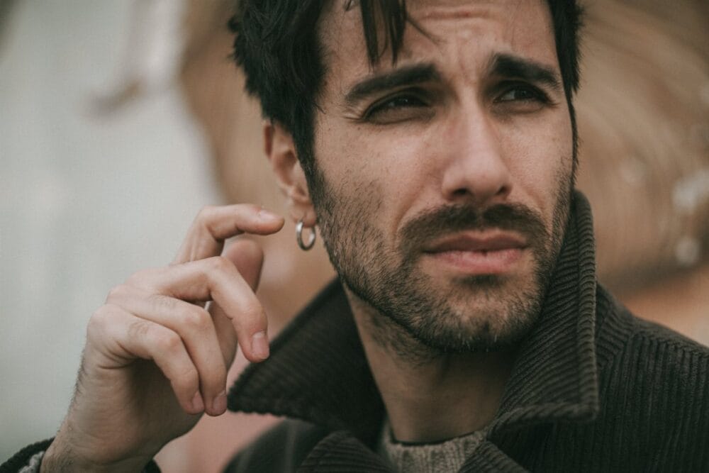 Antonio Maggio, raffinato cantautore salentino. Ecco “Una formalità”.