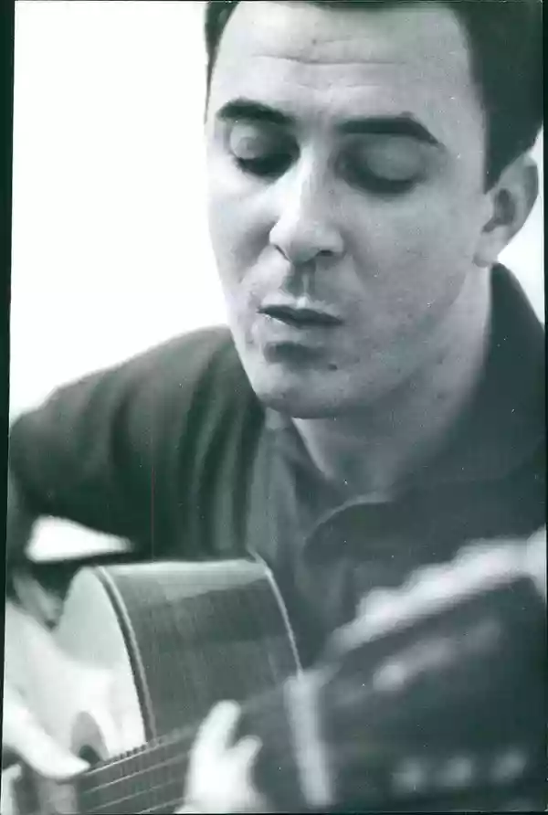 João Gilberto, padre della bossa nova. Qui con “Chega de saudade”.