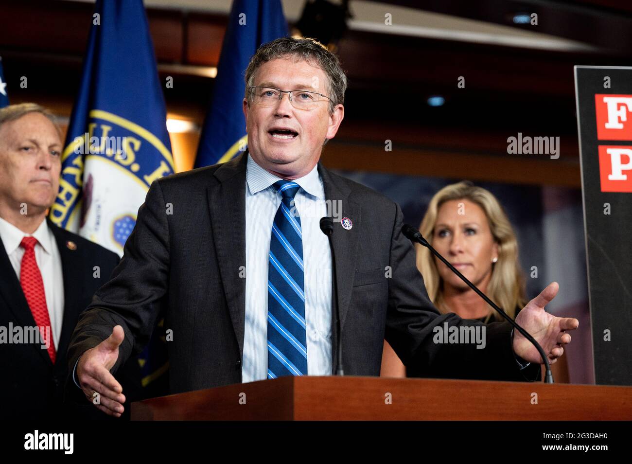 Parlamentare statunitense presenta proposta di legge per limitare il potere di Trump di colpire l’Iran.