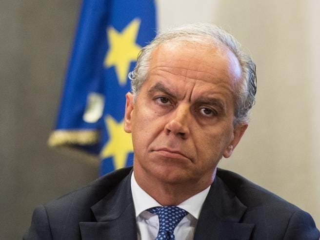 Libia. Chi di respingimento ferisce… Piantadosi umiliato a Bengasi. Un messaggio chiaro all’Italia, corresponsabile della distruzione del Paese, del caos e dei crimini contro l’umanità verso i migranti (Jalel Lahbib) da Faro di Roma