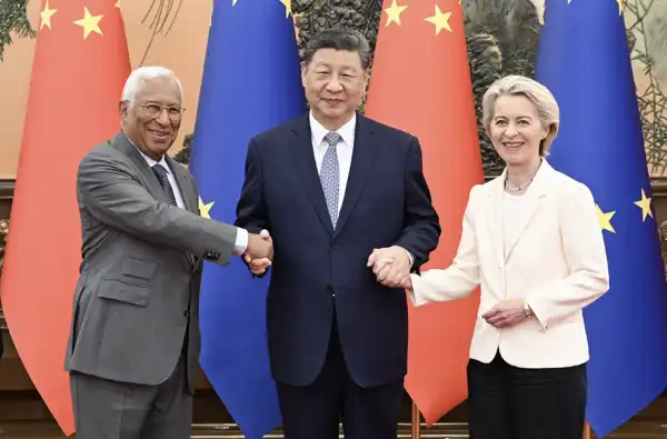 Xi Jinping respinge le fake news di Ursula von der Leyen sulla Cina. “Pechino non è una minaccia per la UE” (Christian Meier – Faro di Roma)