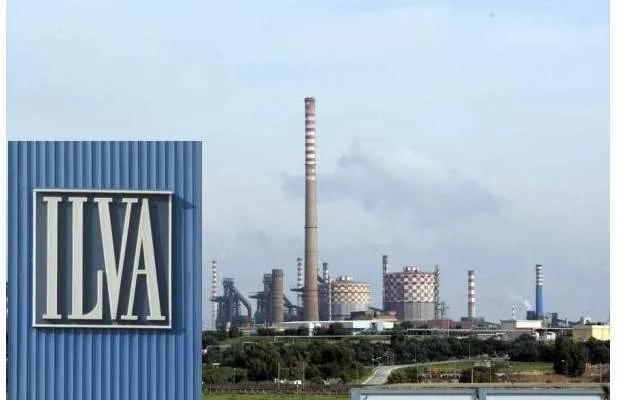 Ex Ilva di Taranto: dieci persone indagate per truffa ai danni dello Stato per presunta attestazione di  falsi dati relativi alle emissioni di CO₂. C’è anche Lucia Morselli, ex amministratore delegato Acciaierie d’Italia