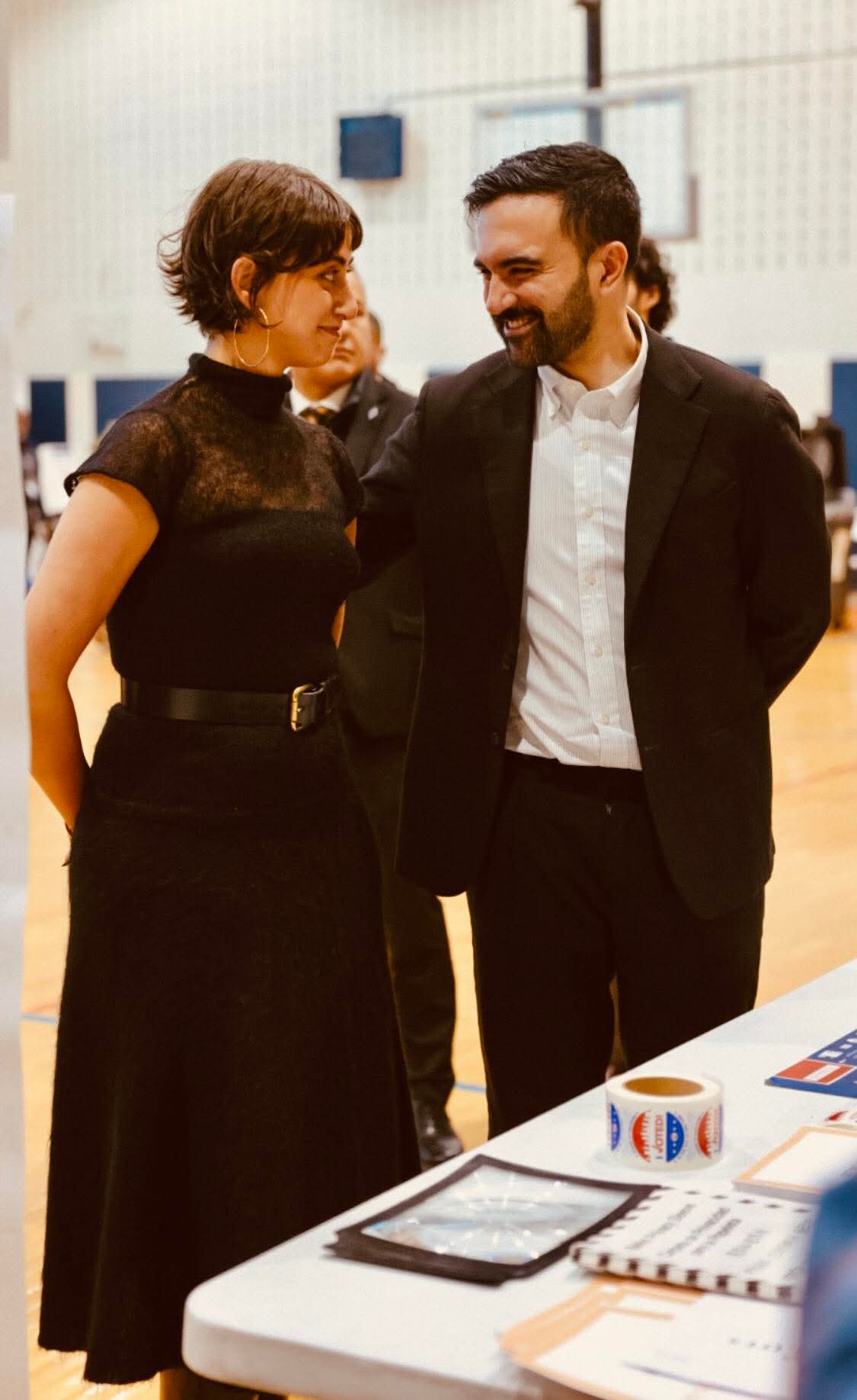 TUTTI CONTRO MAMDANI E MAMDANI HA VINTO