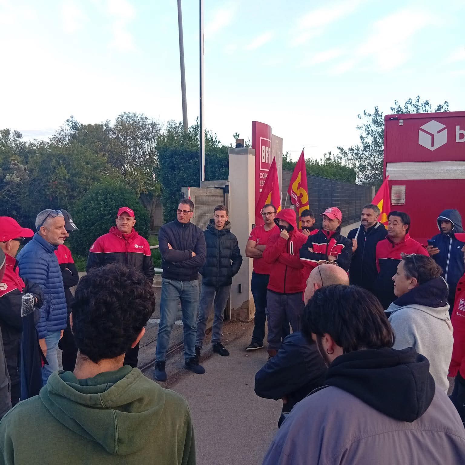 BRT Melpignano… la lotta paga! I lavoratori ottengono il rispetto del contratto di lavoro: 7 ore e 45 minuti al giorno e niente più picking.