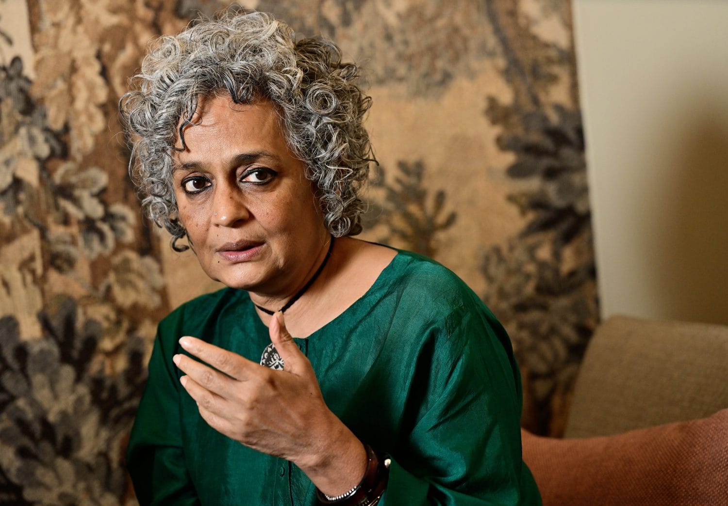 La scrittrice Arundhati Roy si ritira dalla Berlinale del 2026 a causa della parzialità della giuria nei confronti dei palestinesi