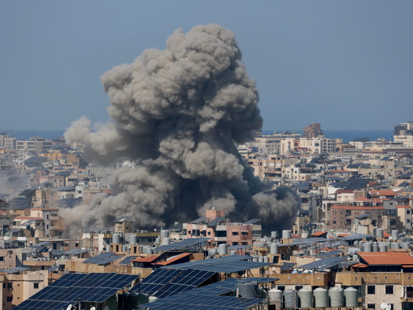 Jd Vance pronto per i colloqui con l’Iran ad Islamabad, mentre Israele continua ad attaccare il Libano.