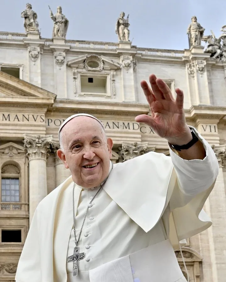 Papa Francesco. Un magistero innovatore nella politica estera ed in economia. Le difficoltà ad innovare nel diritto canonico.