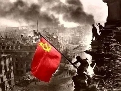 Il 7 maggio 1945 con la resa incondizionata della Germania ha termine la Seconda Guerra Mondiale
