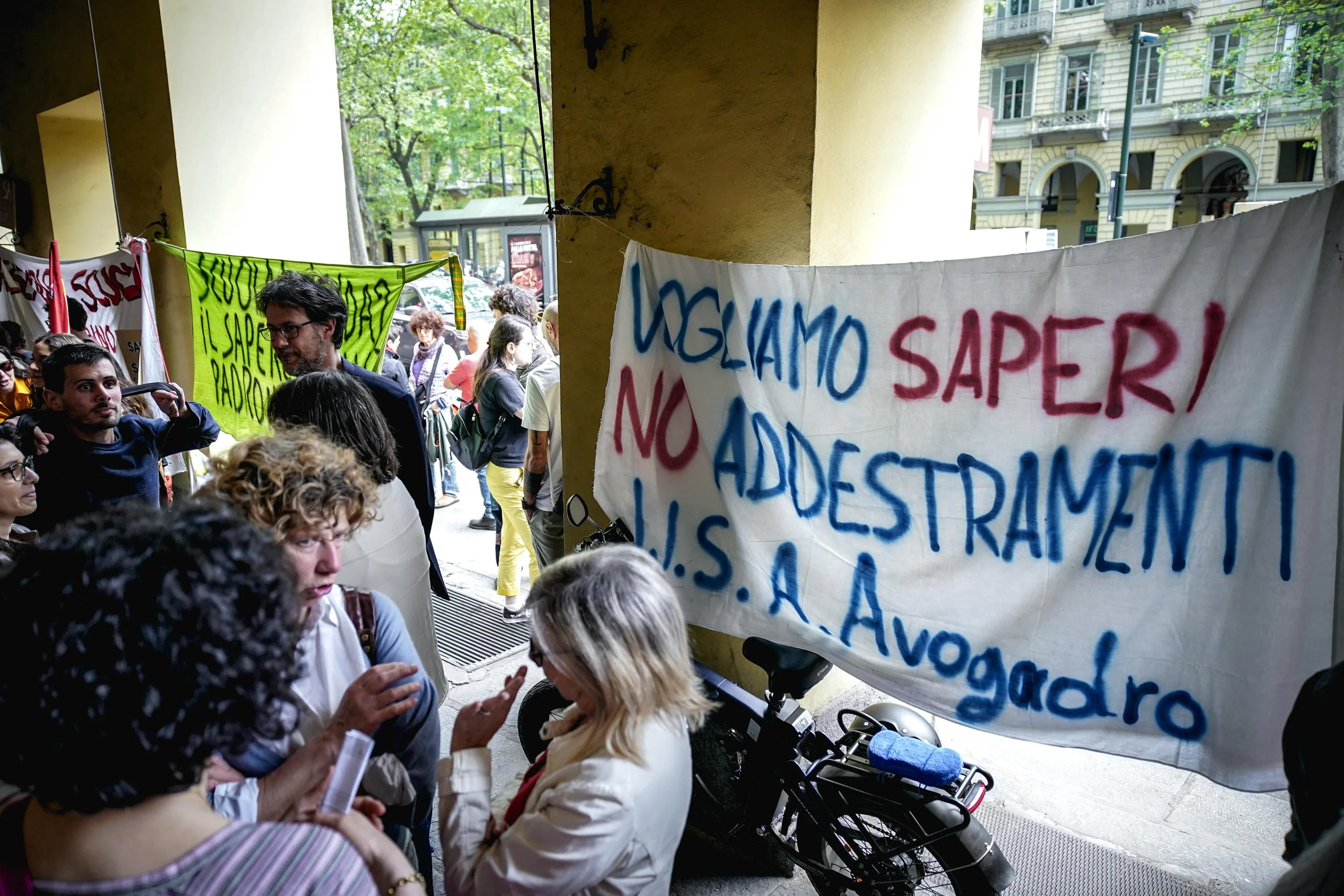 Sciopero della scuola contro la riforma Valditara degli istituti tecnici e professionali, contro le prove Invalsi e tanto ancora…