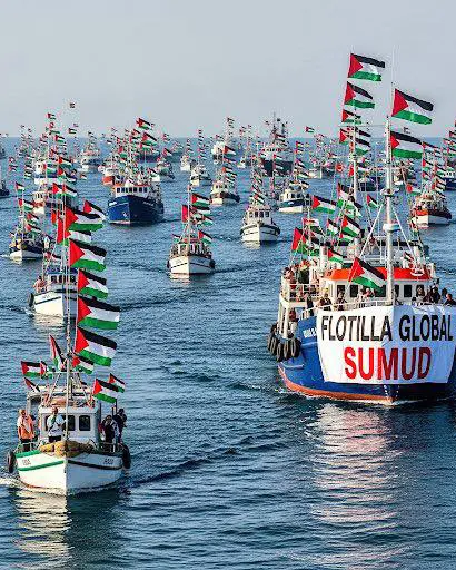 ENNESIMO ABBORDAGGIO AI DANNI DELLA FLOTILLA: OLTRE 50 IMBARCAZIONI E 400 ATTIVISTI ARRESTATI IN ACQUE INTERNAZIONALI.  NON C’E’ DUE SENZA TRE.