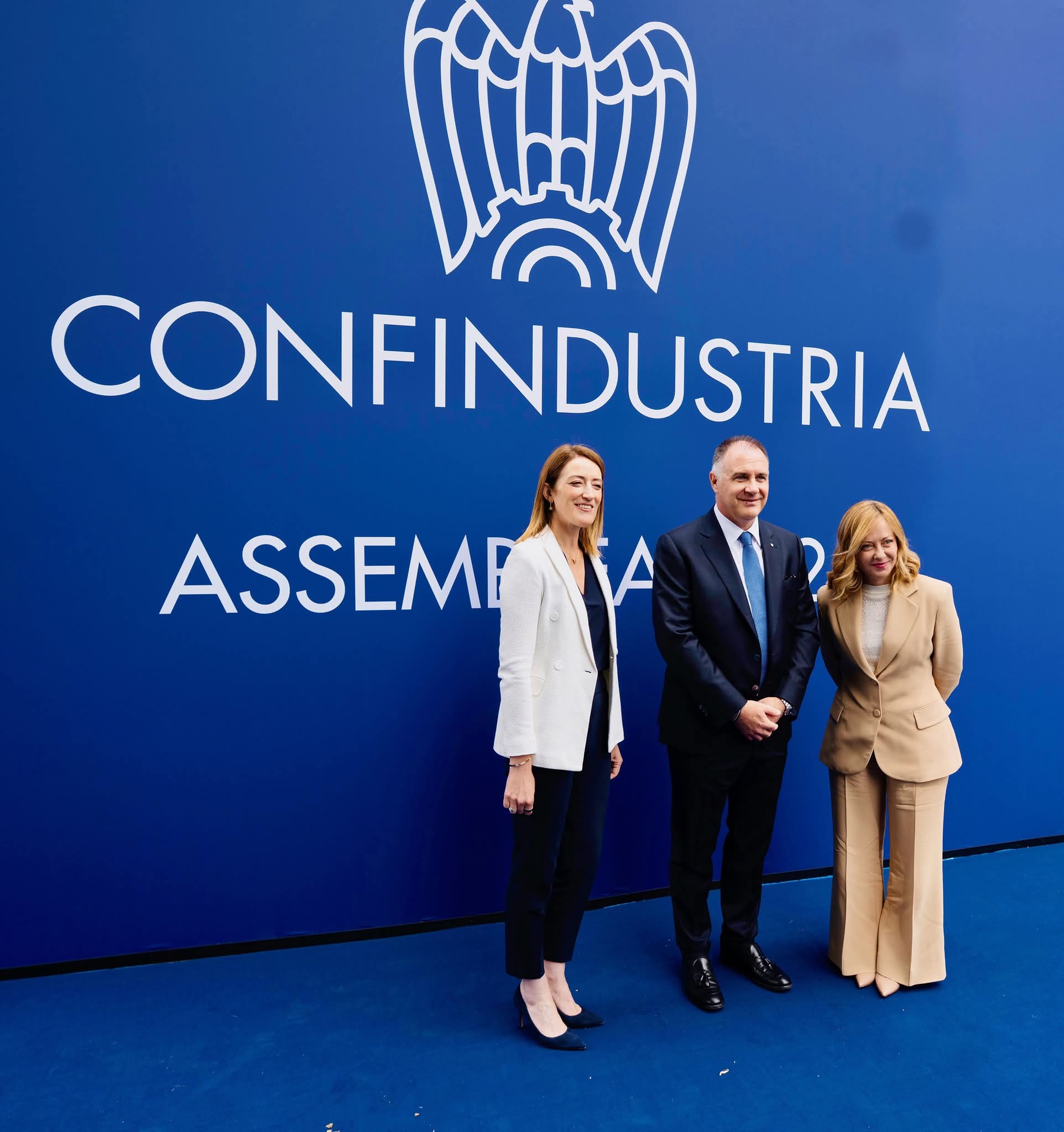 Governo e Confindustria d’accordo. I salari sono troppo bassi e frenano la crescita. Ma gli industriali non intendono aumentarli