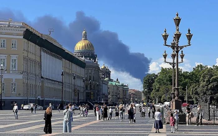 L’Ucraina spara droni su San Pietroburgo (con l’aiuto dell’intelligence Usa e con Rutte a Kiev), mentre si incontrano le economie alternative al dollaro ed all’Occidente