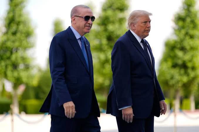 E mentre ad Ankara si svolge la pantomima Nato, i derivati speculano sugli indici delle aziende belliche. Guerra e riarmo fruttano grandi affari
