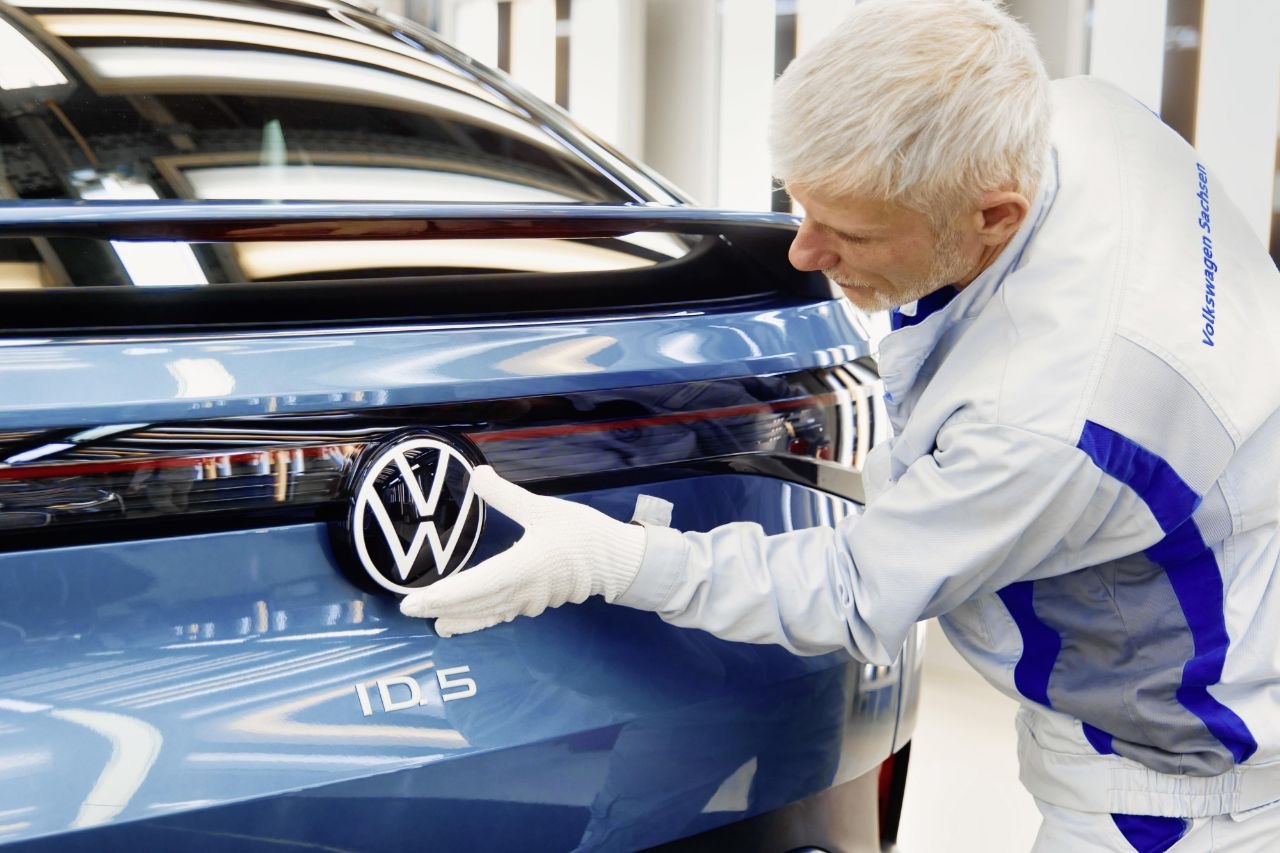L’utile netto nel primo semestre del gruppo Volkswagen cala del 31% sull’anno.Ridotta la previsione di ricavi per il 2026