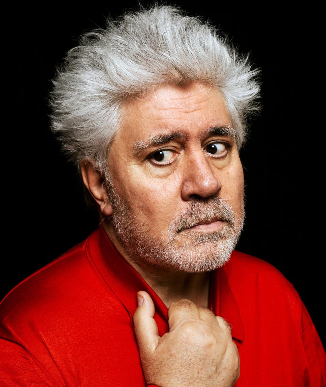 Pedro Almodóvar, il cineasta della trasgressione dalla movida madrilena alla scena internazionale