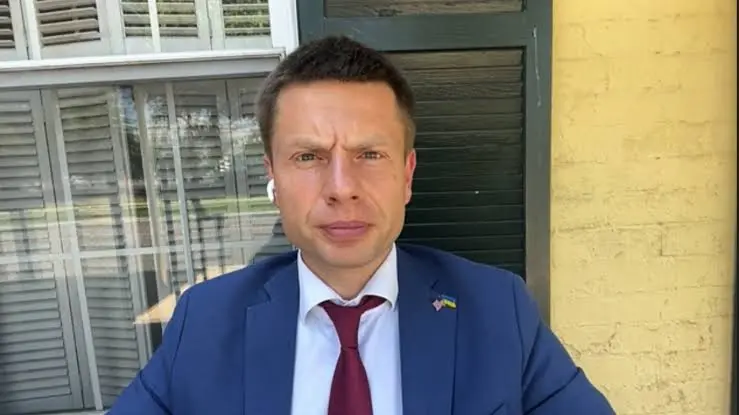 Il deputato ucraino Oleksiy Goncharenko propone accordo con la Russia (“stiamo perdendo la guerra”), ma l’Ucraina deve continuare ad avere una partnership militare con la Nato e riarmo finanziato dal bilancio europeo.