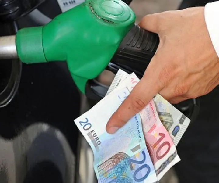 Tangenziale di Brindisi bloccata dai Tir da ieri sino al pomeriggio di oggi. I camionisti protestano contro il caro carburante ed il caro-vita